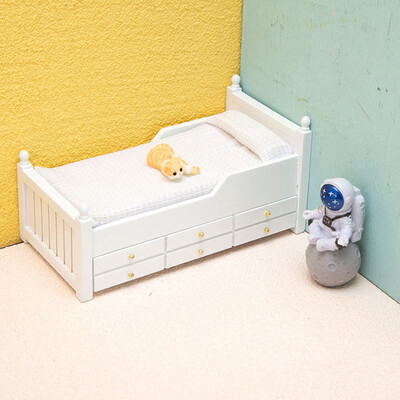 1:12 Babaház miniatűr ágy fehér európai egyszemélyes ágy fiókkal Hálószobabútor Modell dekoráció Játék babaház kiegészítők
