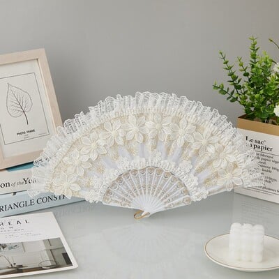Balta Lolitas mežģīņu rokas ventilatora retro tiesas stila rokas mežģīņu saliekamā ventilatora plastmasas rokturis ar pērļu līgavas rokas ventilatora ballīti