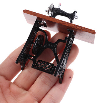 1Pc 1:12 Dollhouse Mini Furniture Raptop Machine with Scissors for Doll House Decor Παιδικά παιχνίδια και οικογενειακά σκεύη