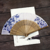 Kinų stiliaus klasikinės sulankstomos vėduoklės Vintažinės slyvų žiedų bambuko kaulo vėduoklės Amatai tuščiaviduriai raižyti kutai Šokių rankų ventiliatoriai namų dekoras