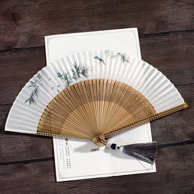 Kinų stiliaus klasikinės sulankstomos vėduoklės Vintažinės slyvų žiedų bambuko kaulo vėduoklės Amatai tuščiaviduriai raižyti kutai Šokių rankų ventiliatoriai namų dekoras