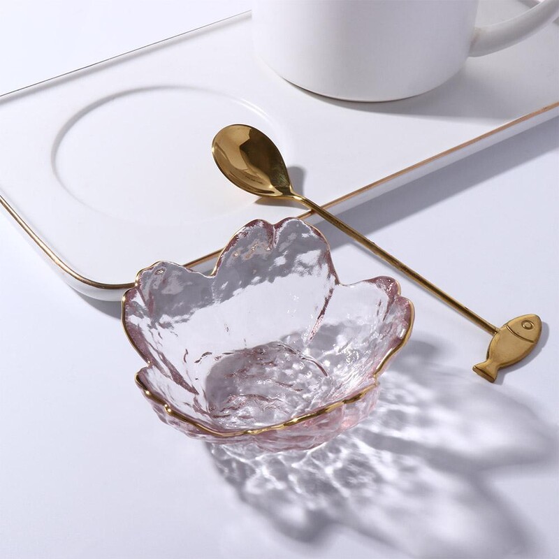 Mici flori de cireș Vasă de sticlă cu incrustație de aur Farfurii de specialitate Sala de fructe Veselă de masă Bol cu sos Articole de bucătărie Farfurie de condimente