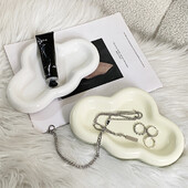Keramický podnos na šperky A Premium Feeling Cloud, dizajn niky, bytová dekorácia, obývacia izba, aranžmán šperkov