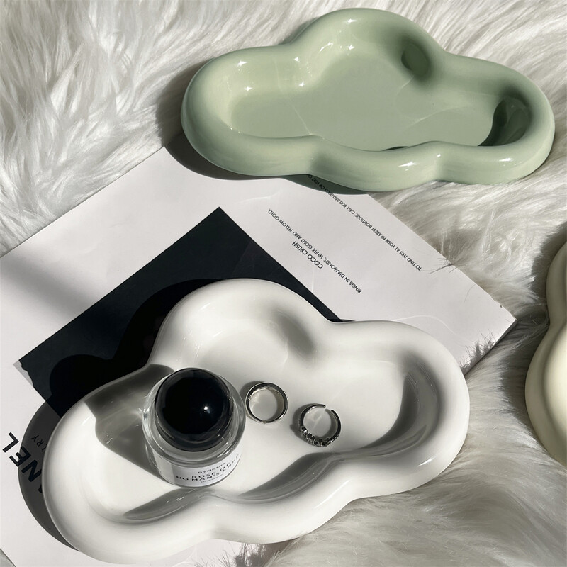 Keramický podnos na šperky A Premium Feeling Cloud, dizajn niky, bytová dekorácia, obývacia izba, aranžmán šperkov