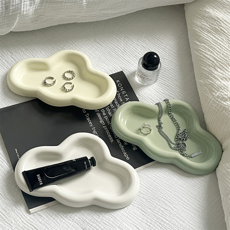 Keramický podnos na šperky A Premium Feeling Cloud, dizajn niky, bytová dekorácia, obývacia izba, aranžmán šperkov