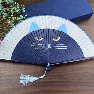 1 db 21 cm-es japán stílusú macska mintás bambusz összecsukható ventilátor női szép rajzfilm cica kézlegyezők kimonó fürdőköpeny legyezők kézműves dekoráció
