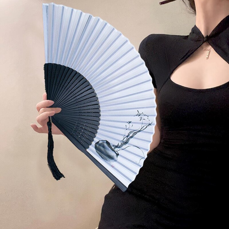 Letný ventilátor Ľahký ventilátor Prenosný ručný bambusový ventilátor so strapcami Ľahké skladacie ventilátory na použitie Predstavenia pre ženy