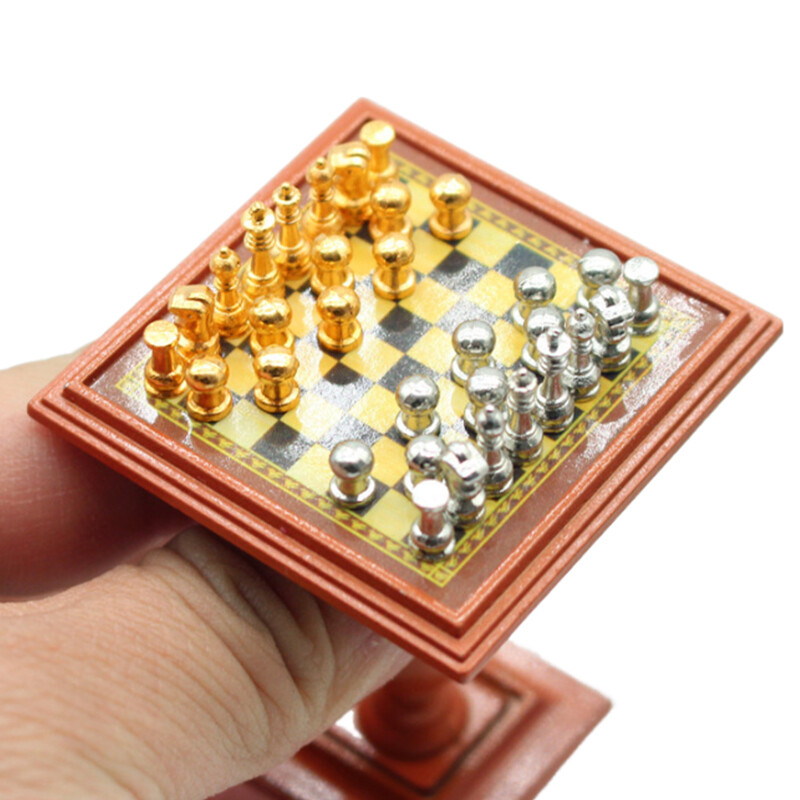 1Szett 1:12 Babaház miniatűr ötvözet nemzetközi sakkkészlet sakktábla sakkasztal készlet katona jelenetmodell lakberendezési gyerekjáték