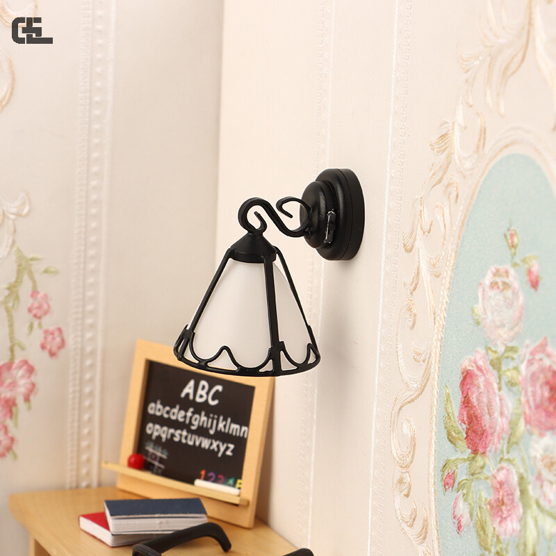 1:12 Babaház Miniatűr LED-es fény, csipke fehér burkolatú fali lámpa Otthoni világítás Modell Bútor Dekoráció Játék Babaház Kiegészítők