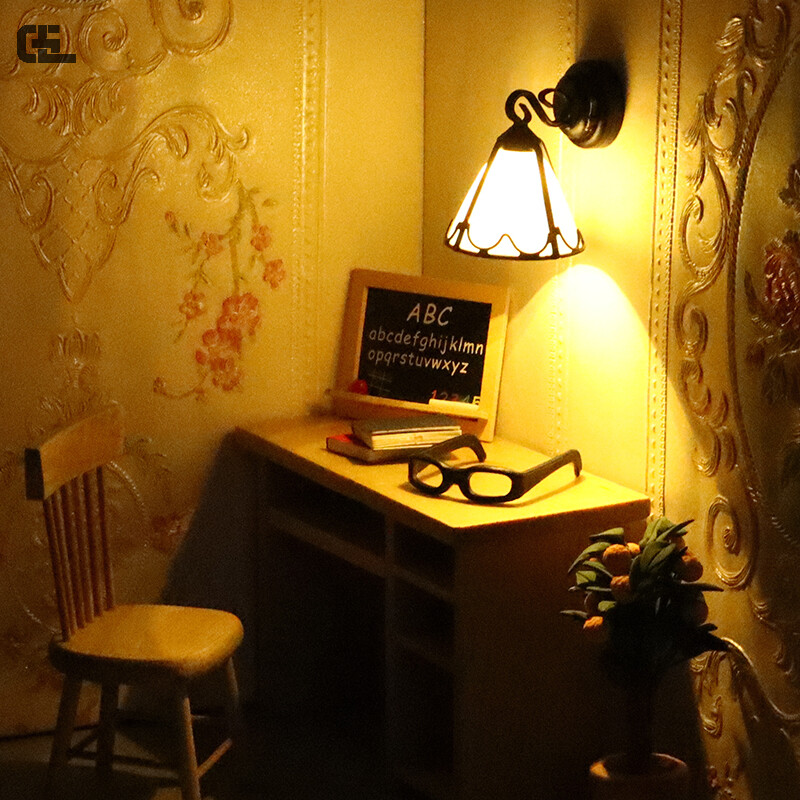 1:12 Babaház Miniatűr LED-es fény, csipke fehér burkolatú fali lámpa Otthoni világítás Modell Bútor Dekoráció Játék Babaház Kiegészítők