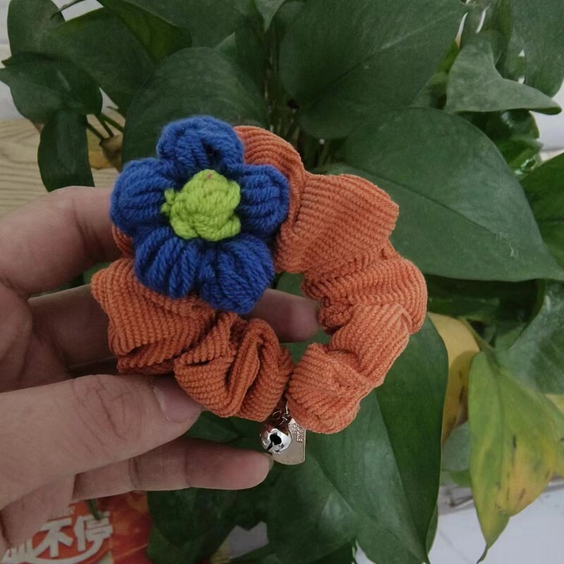 Vilnos gėlė dvitaškis plaukų žiedas interneto įžymybė paprastas odinis įvyniojimas rutulinė galvutė supinta plaukų virvė mergina mielas ir mielas plaukų kaklaraištis