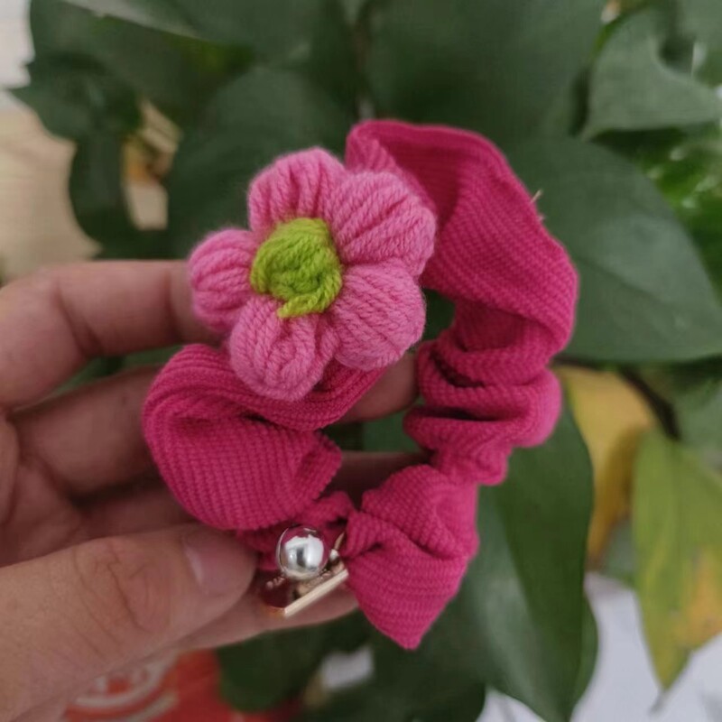 Vilnos gėlė dvitaškis plaukų žiedas interneto įžymybė paprastas odinis įvyniojimas rutulinė galvutė supinta plaukų virvė mergina mielas ir mielas plaukų kaklaraištis