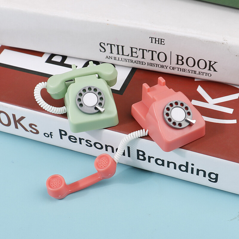 1: 12 Куклена къща Миниатюрен симулиран стационарен телефон и ретро телефони Модел на куклена къща Мебели Детска играчка за игра на преструвки