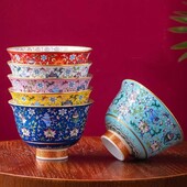 1 ks Čínska keramika Jingdezhen, domácnosť, malá čajová miska, smaltovaný riad, Phnom Penh, palácový štýl, kvetinové vzory, šálka na čaj, 4 palce