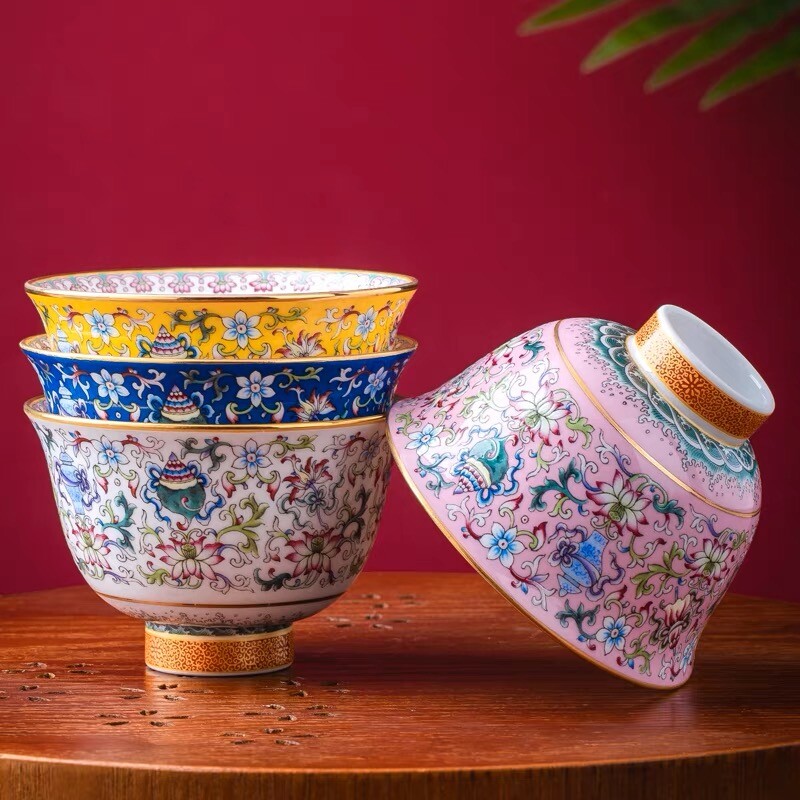 1 ks Čínska keramika Jingdezhen, domácnosť, malá čajová miska, smaltovaný riad, Phnom Penh, palácový štýl, kvetinové vzory, šálka na čaj, 4 palce