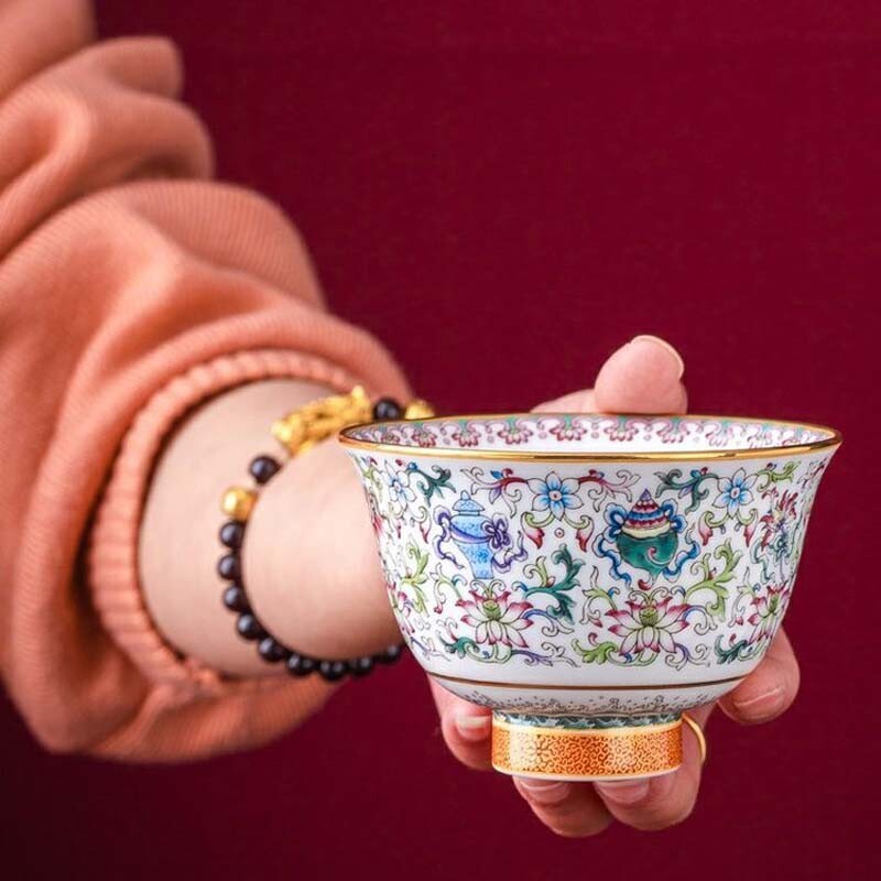 1 ks Čínska keramika Jingdezhen, domácnosť, malá čajová miska, smaltovaný riad, Phnom Penh, palácový štýl, kvetinové vzory, šálka na čaj, 4 palce