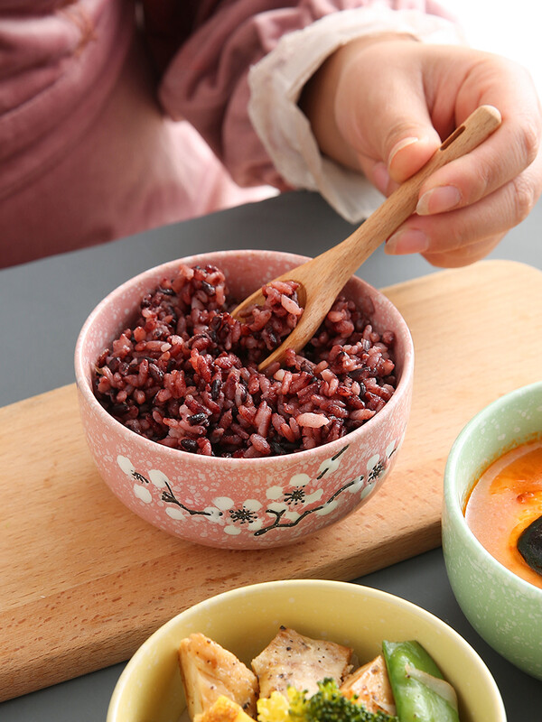 Színes kerámia tál japán stílusú kreatív baba aranyos szilvavirágos háztartási étkészlet praktikus gyerekkonyhai kellékek