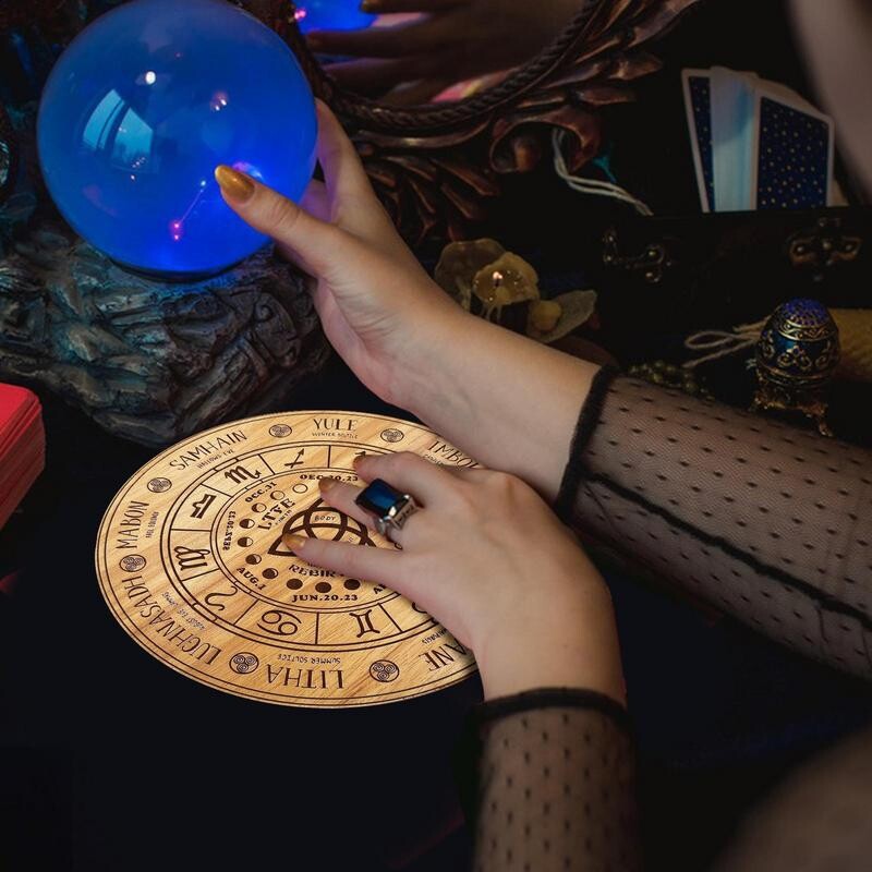 Medinės švytuoklės lentos lazerinis graviravimas žvaigždės Saulės mėnulis Taro aukuro būrimo reikmenys metafizinio gydymo meditacijos lėkštės ornamentas