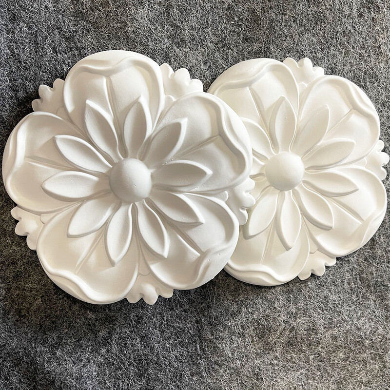 Európai faragó dekoráció, gipsz-utánzat faragó matricák, PU üreges finoman faragott falragaszok, dombornyomott dekoratív virág