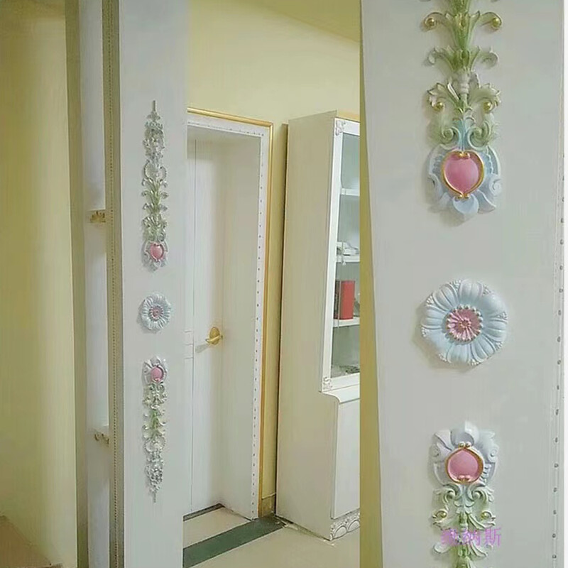 Európai faragó dekoráció, gipsz-utánzat faragó matricák, PU üreges finoman faragott falragaszok, dombornyomott dekoratív virág