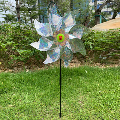 Sidabrinis lazerinis paukščius atbaidantis Sidabrinis vėjo malūnas 8 menčių besisukantis vėjo malūnas, skirtas ūkio valdos lauko paukščių atbaidymui