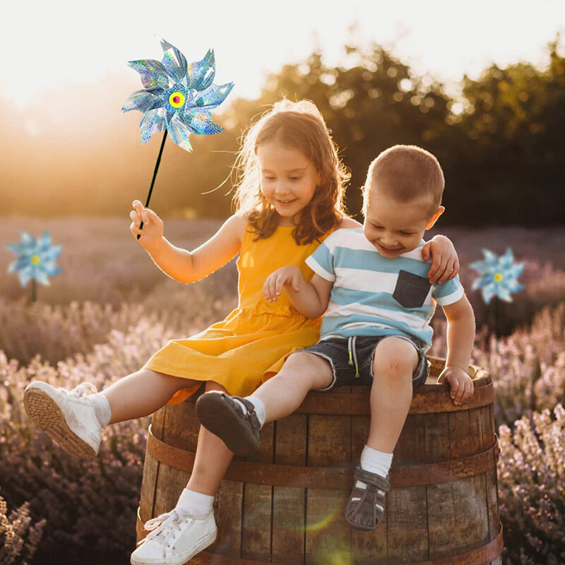 Sidabrinis lazerinis paukščius atbaidantis Sidabrinis vėjo malūnas 8 menčių besisukantis vėjo malūnas, skirtas ūkio valdos lauko paukščių atbaidymui