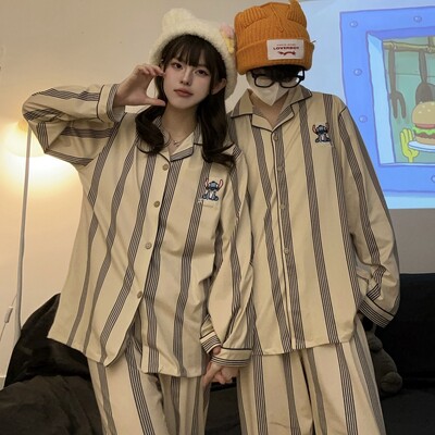 Férfi pizsama pármodell Piros madártávlatú pizsama Kényelmes nyári és őszi, hosszú ujjú nappaliruha öltöny kívül is hordható