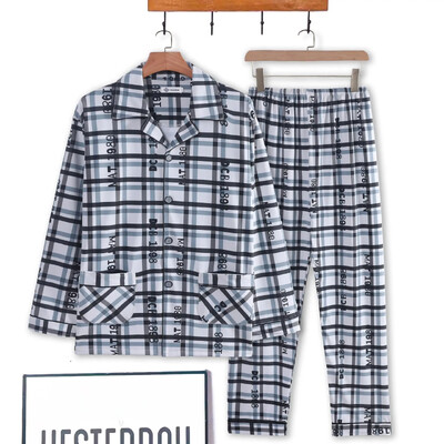 Set de pijamale pentru bărbați Feel de ultimă generație. Îmbrăcăminte de casă ocazională, îmbrăcăminte de exterior, sezonul de primăvară, vară, lapte, mătase