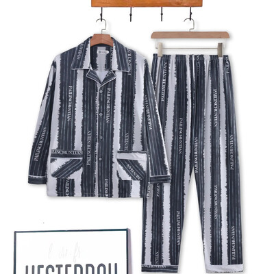 Set de pijamale pentru bărbați Feel de ultimă generație. Îmbrăcăminte de casă ocazională, îmbrăcăminte de exterior, sezonul de primăvară, vară, lapte, mătase