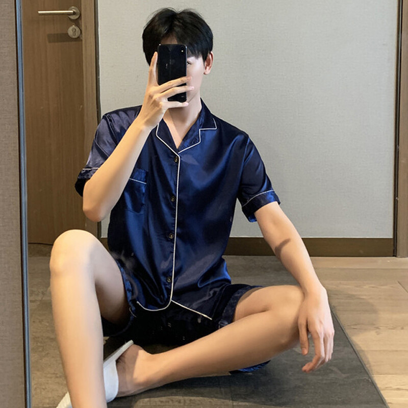 Vasaros naujos pižamos Vyrui Didelio dydžio atlasiniai vyriški pižamų komplektai Šortai Šilkiniai trumpomis rankovėmis miegui skirti drabužiai Namų drabužiai Pižamos naktiniai drabužiai