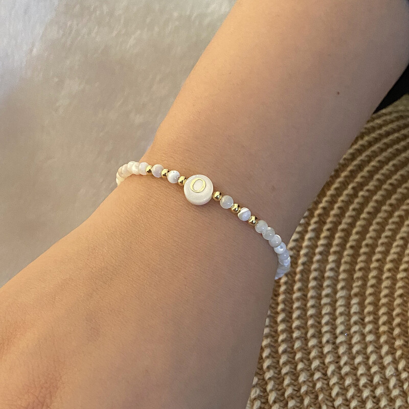  Eredeti design 26 betűs karkötő gyöngyös kagylós kézi díszek Új európai és amerikai ékszerek 