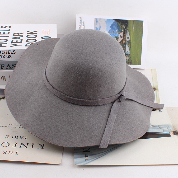 Tavaszi és őszi hullámos, nagy karimájú, nagy karimájú, retro utánzatú gyapjú filc sapka Női divat sapka színpadi sapka