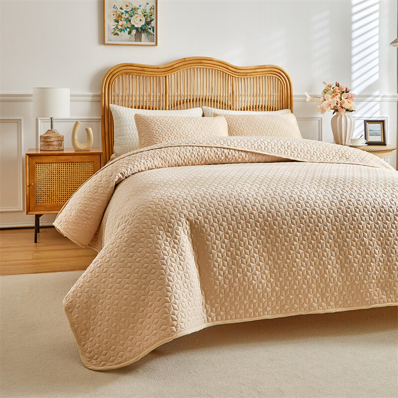 3vnt rinkinys Vienspalvis ultragarsinis dygsniuotas paklodė, minkšta kvėpuojanti antklodė 1vnt lovatiesė + 2vnt pagalvės užvalkalas