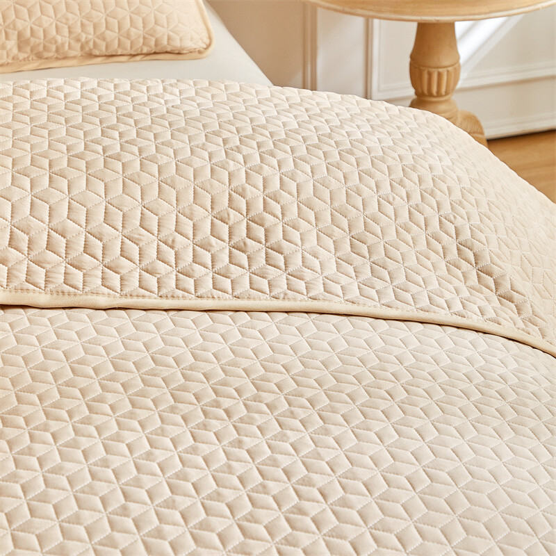 3vnt rinkinys Vienspalvis ultragarsinis dygsniuotas paklodė, minkšta kvėpuojanti antklodė 1vnt lovatiesė + 2vnt pagalvės užvalkalas