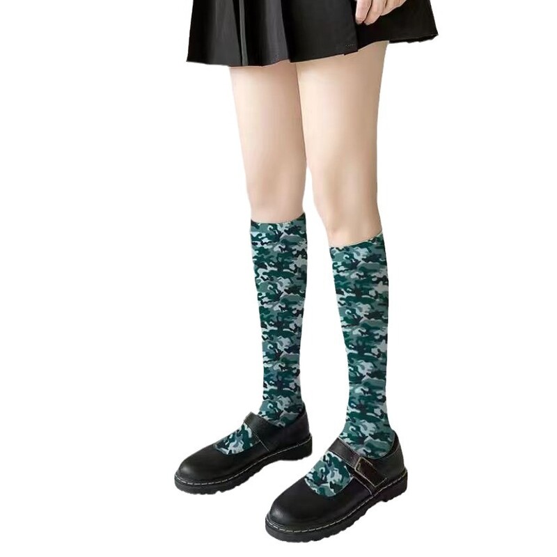 Κάλτσες με λεοπάρ στάμπες μοσχάρι στάμπες μεταξωτές κάλτσες μεσαίου σωλήνα Μόδα προσωπικότητα με λεοπάρ κάλτσες με στάμπα φιδιού καμουφλά