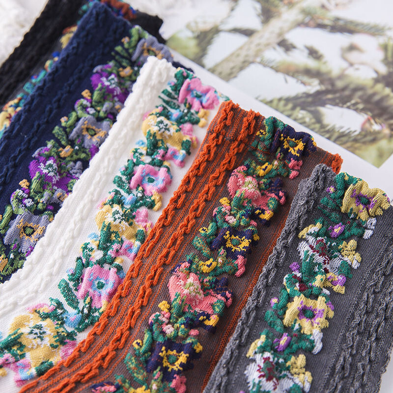 5 pár női zokni Virágos tiszta pamut virág hímzés közepes csöves zokni Aranyos divat Retro College Lovely Kawaii zokni