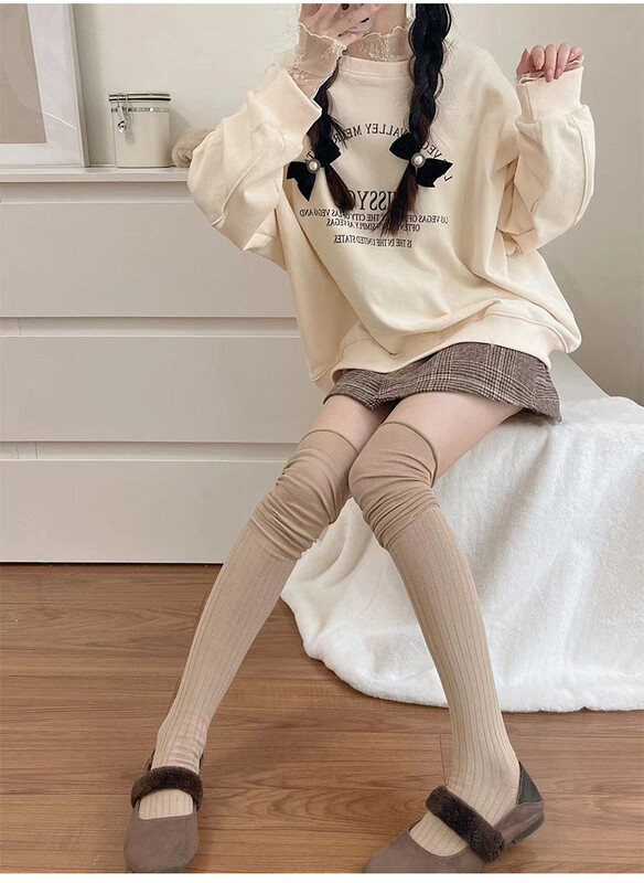 Čarape Ženske jesenske i zimske debele pletene jednobojne čarape visoke bedra Kovrčave crne bijele čarape za žene iznad koljena održavaju toplinu