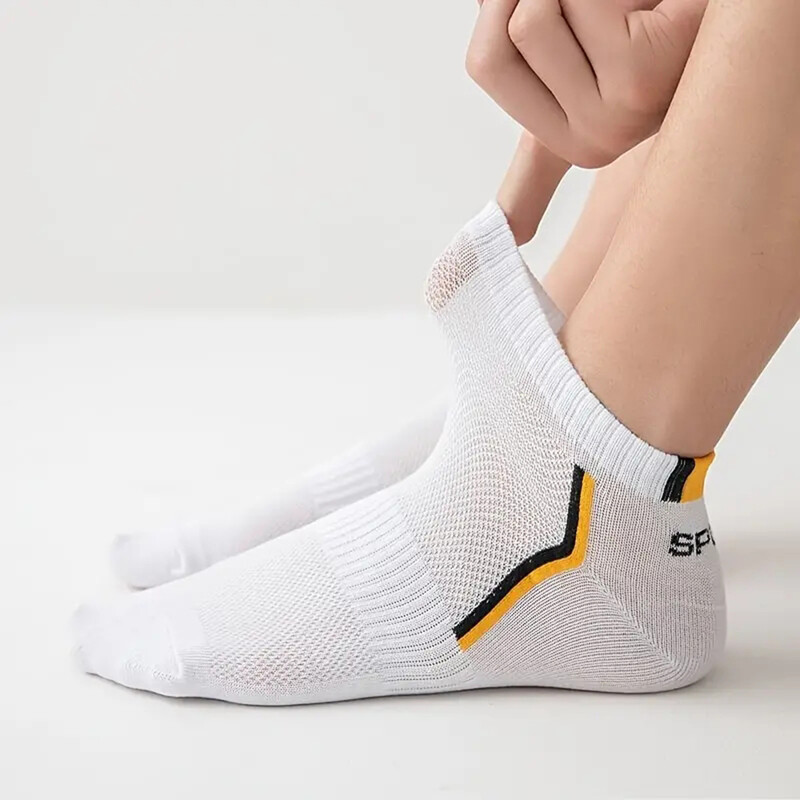 5 párov pánskych krátkych ponožiek s módnymi všestrannými pruhmi, ktoré absorbujú pot, sú priedušné, mäkké a pohodlné, ležérne členkové ponožky