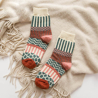 Qisin 1 par novih zimskih debelih toplih vunenih ženskih čarapa Šarene čarape Modne ležerne Euramerican National Wind-Flowers pamučne čarape