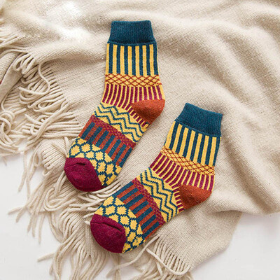 Qisin 1 par novih zimskih debelih toplih vunenih ženskih čarapa Šarene čarape Modne ležerne Euramerican National Wind-Flowers pamučne čarape