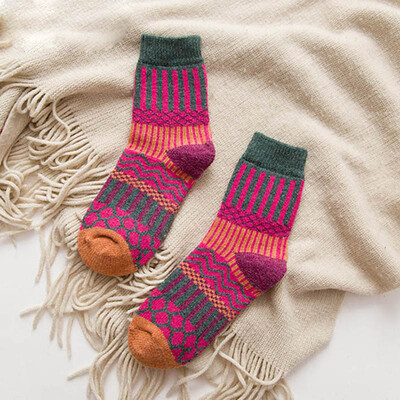 Qisin 1 par novih zimskih debelih toplih vunenih ženskih čarapa Šarene čarape Modne ležerne Euramerican National Wind-Flowers pamučne čarape