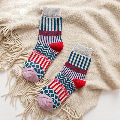 Qisin 1 par novih zimskih debelih toplih vunenih ženskih čarapa Šarene čarape Modne ležerne Euramerican National Wind-Flowers pamučne čarape
