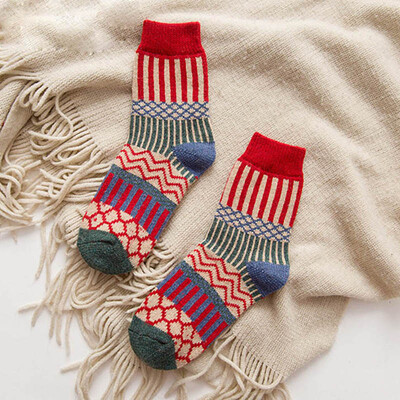 Qisin 1 par novih zimskih debelih toplih vunenih ženskih čarapa Šarene čarape Modne ležerne Euramerican National Wind-Flowers pamučne čarape