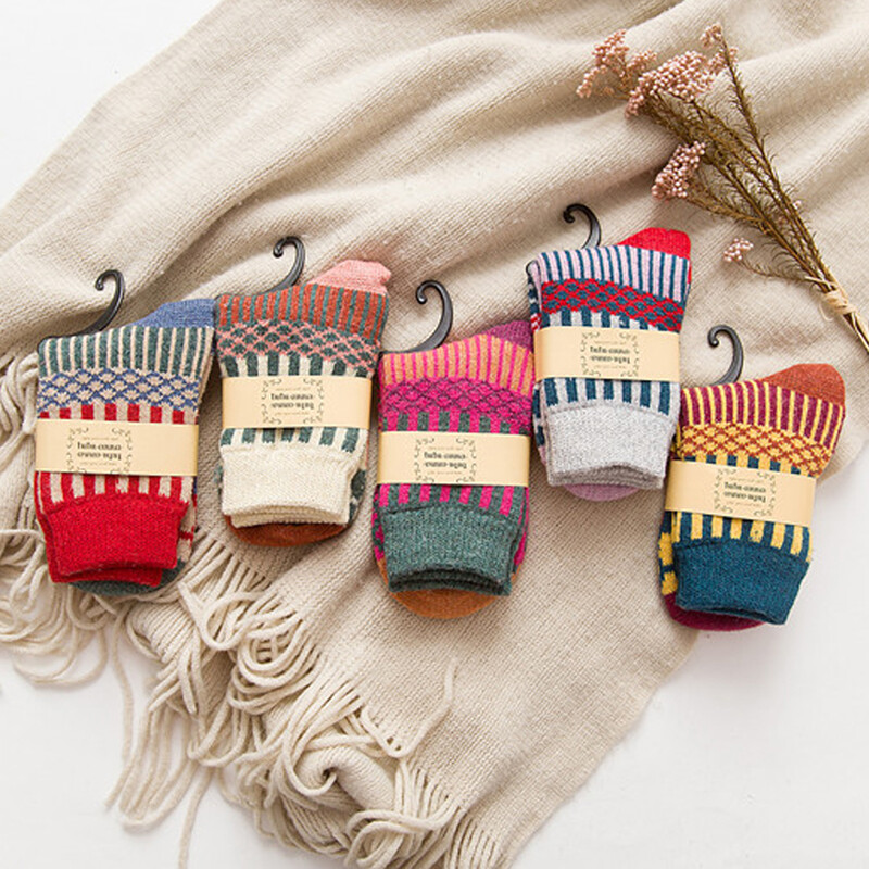 Qisin 1 par novih zimskih debelih toplih vunenih ženskih čarapa Šarene čarape Modne ležerne Euramerican National Wind-Flowers pamučne čarape