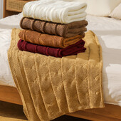 Noua canapea în carouri cu vafre, cuvertură tricotată, cuvertură de toamnă, birou, pui de somn, camping, petrecere a timpului liber, decor moale, pătură maro, cuvertură de pat pe pat