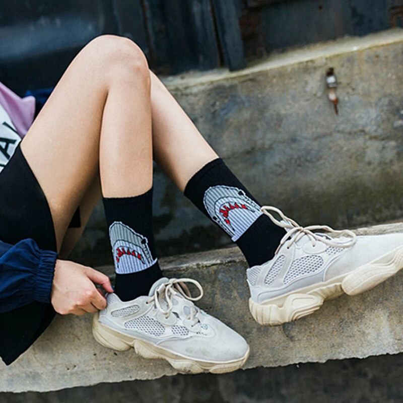 Mados ryklio hiphopo kojinės Vyriškos ilgos kojinės Animacinių filmų hiphopo gatvės sportinės riedlentės juodos baltos įgulos kojinės