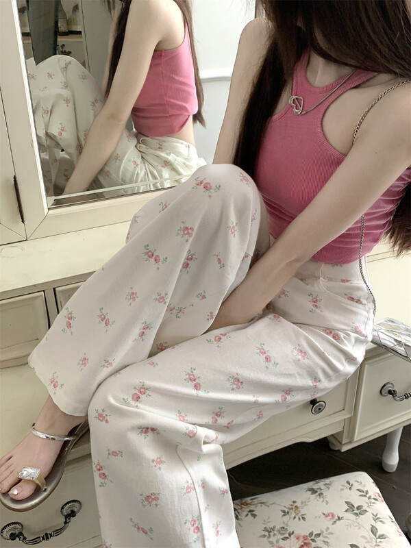 Fehér virágos farmernadrág nőknek Egyszerű magas derekú Y2k aranyos fiatalos tavaszi ősz népszerű ünnepi laza alap elegáns esztétikai felmosás