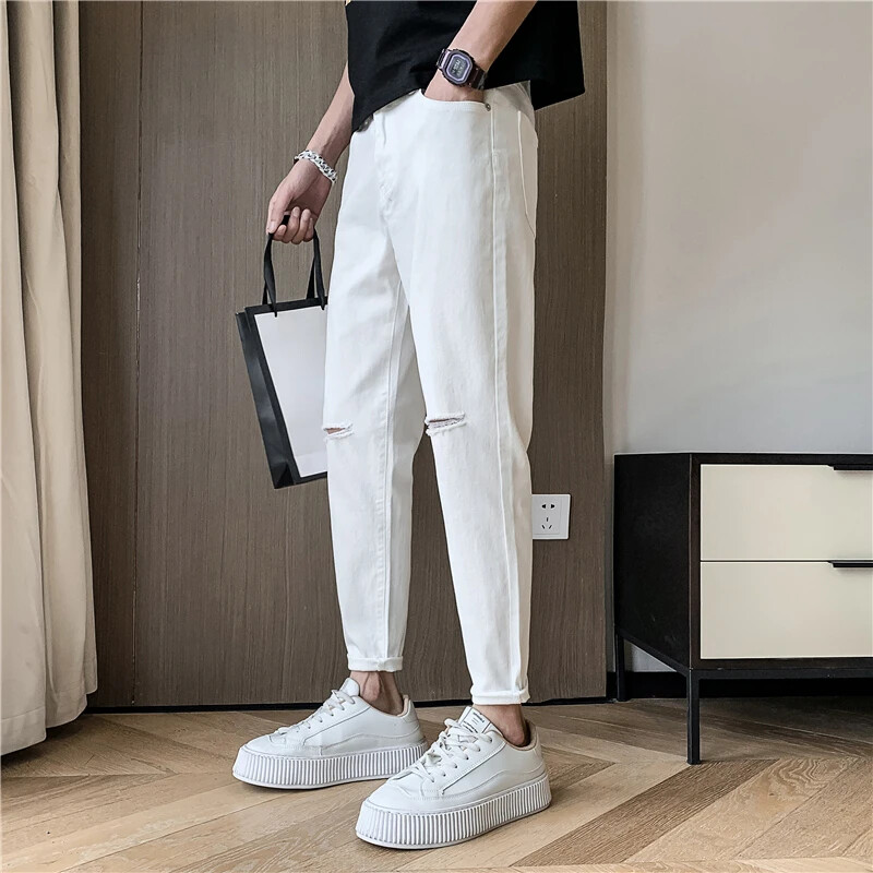 2024 m. pavasario nauji vyriški džinsai iki kelių plėšyti Vyriški tiesūs, ploni, mažų pėdų džinsiniai kelnės Gatvės drabužiai, tamprios laisvalaikio kelnės