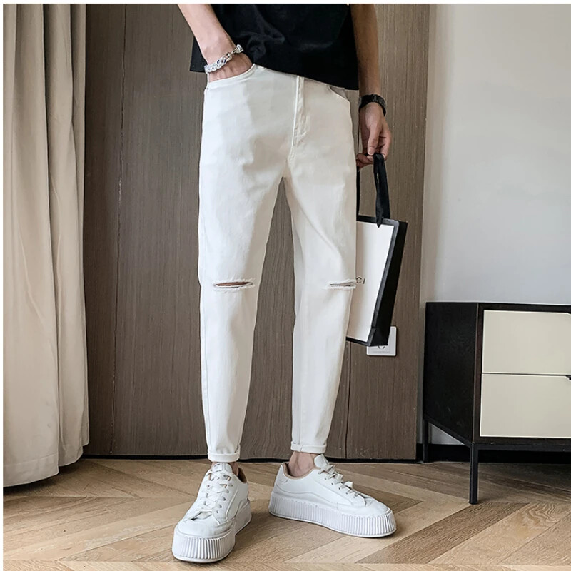 2024 m. pavasario nauji vyriški džinsai iki kelių plėšyti Vyriški tiesūs, ploni, mažų pėdų džinsiniai kelnės Gatvės drabužiai, tamprios laisvalaikio kelnės