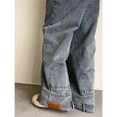 Stil american High Street, cu susul în jos, blugi cu sensibilitate la design.